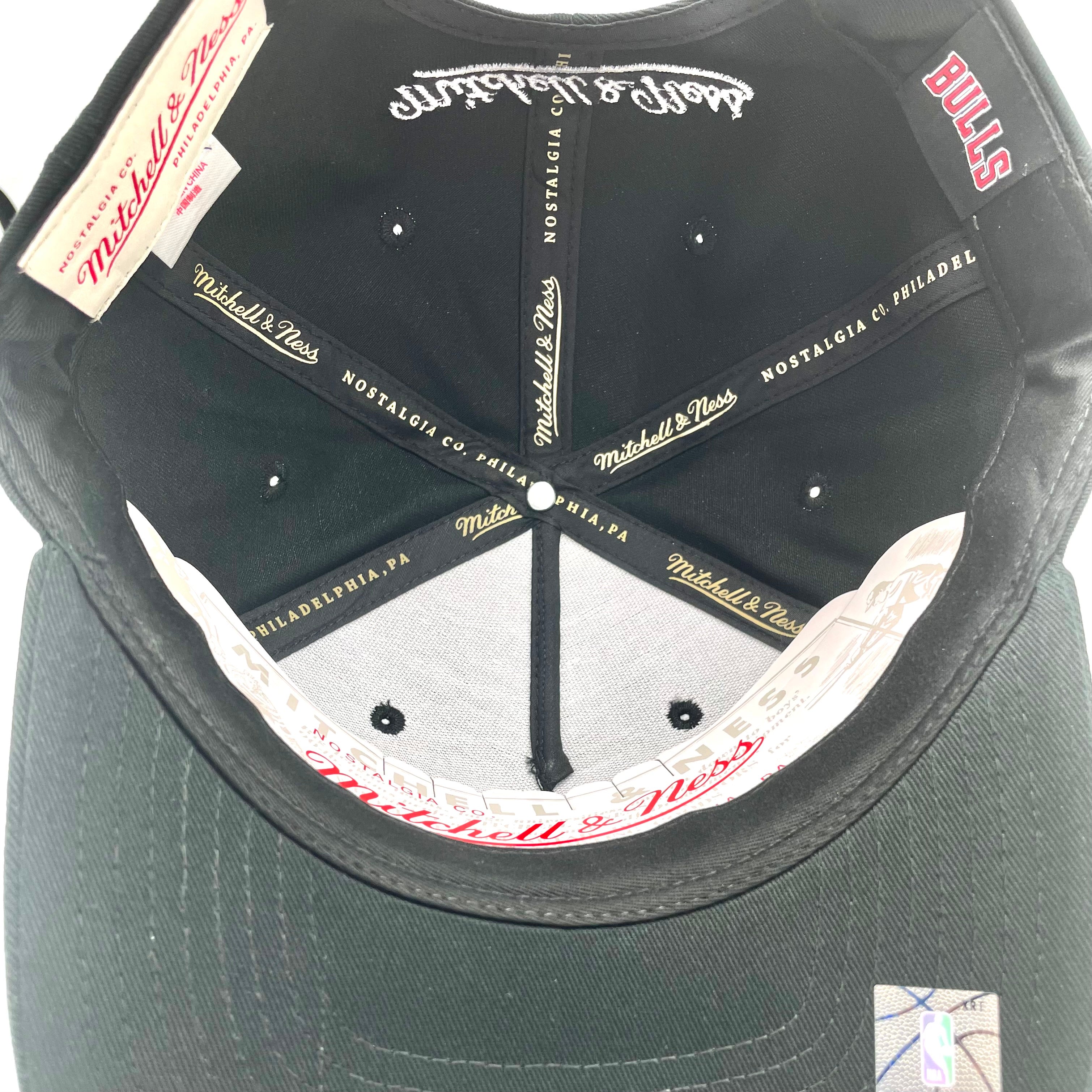 Chicago Bulls Hat - Black NBA Team Colour Script Logo Snapback Cap - Mitchell & Ness